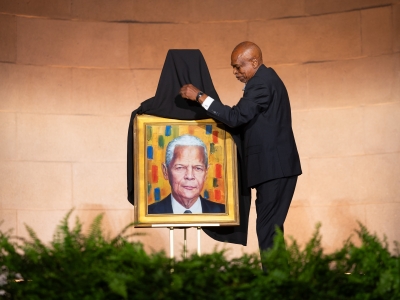 Wade unveils portrait