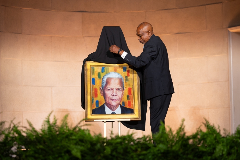 Wade unveils portrait